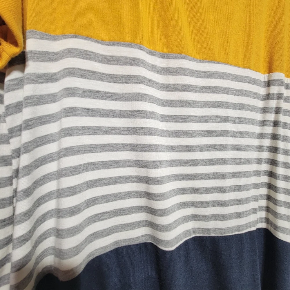 Color Block Tee - Picture 2 of 2